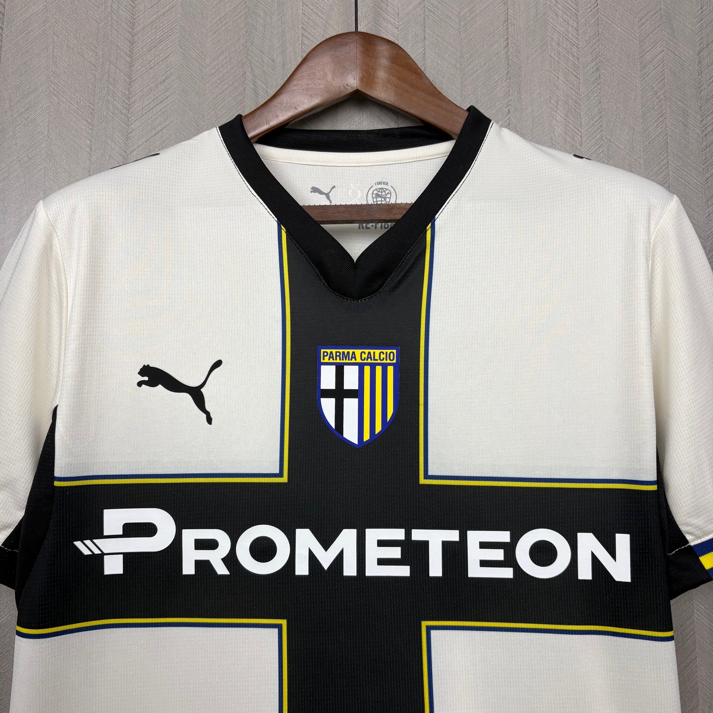 Parma 26/27 Home kit