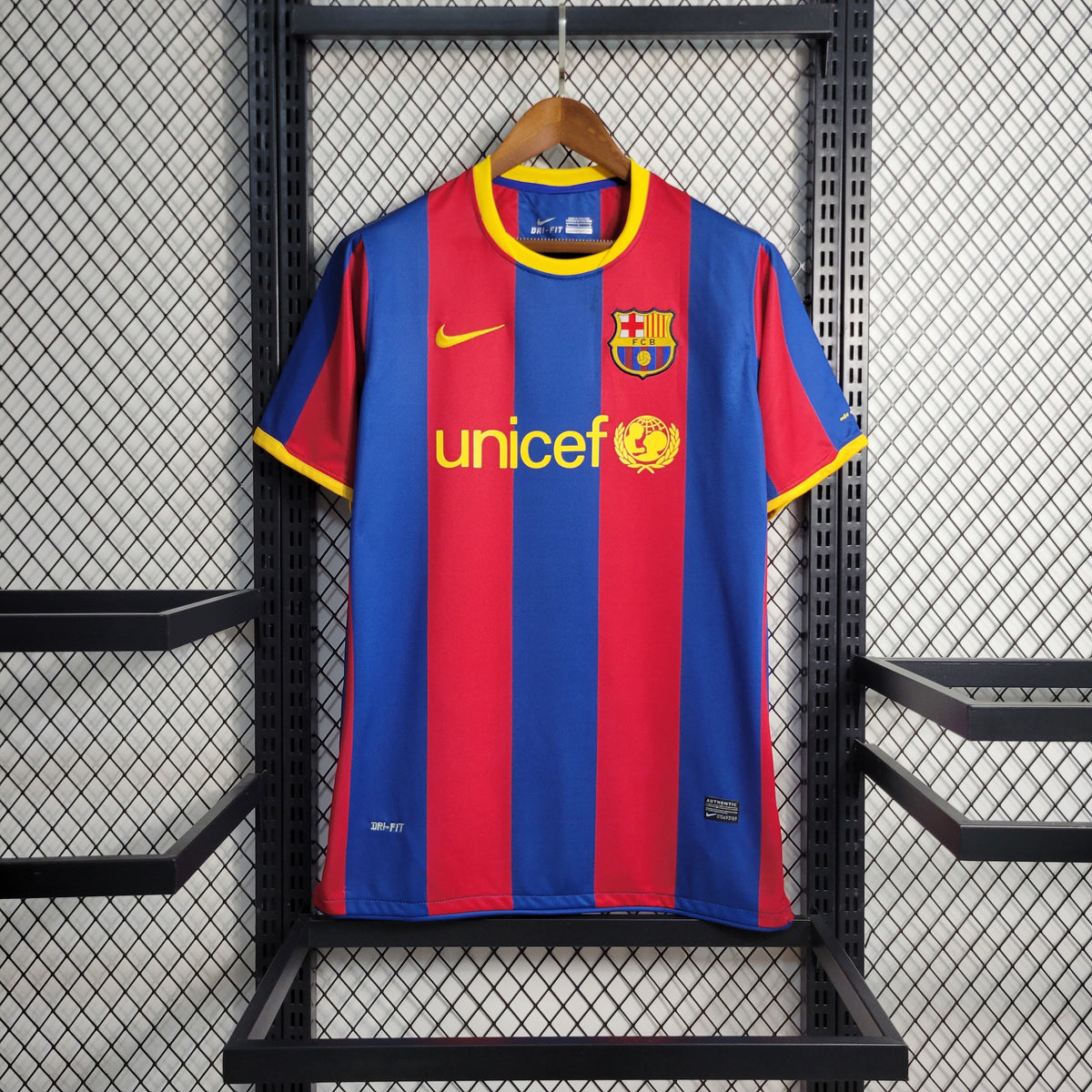 Barcelona 10/11 Home kit