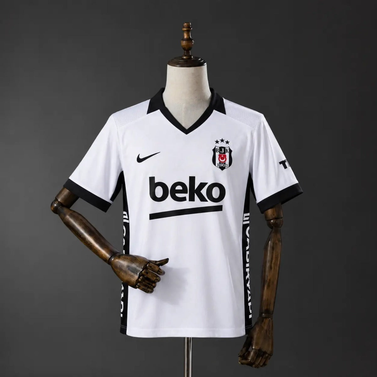 Besiktas 26/27 Home kit
