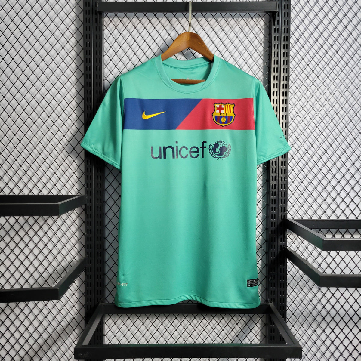 Barcelona 10/11 Away kit