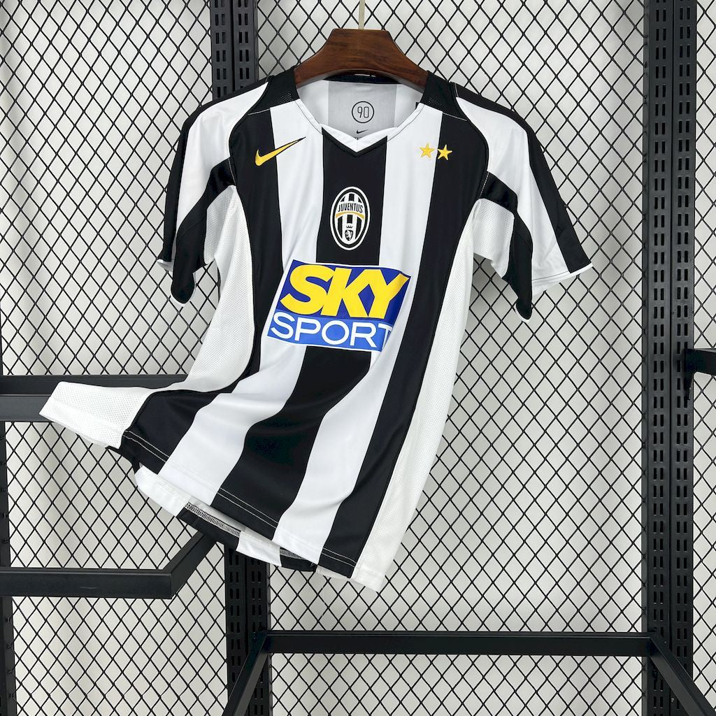 Juventus 04/05 Home kit