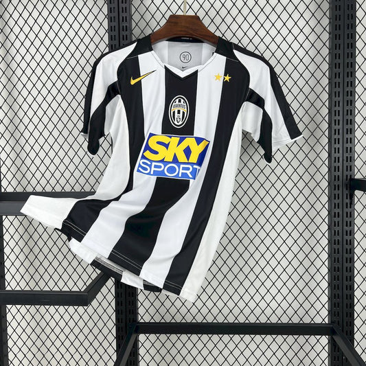 Juventus 04/05 Home kit