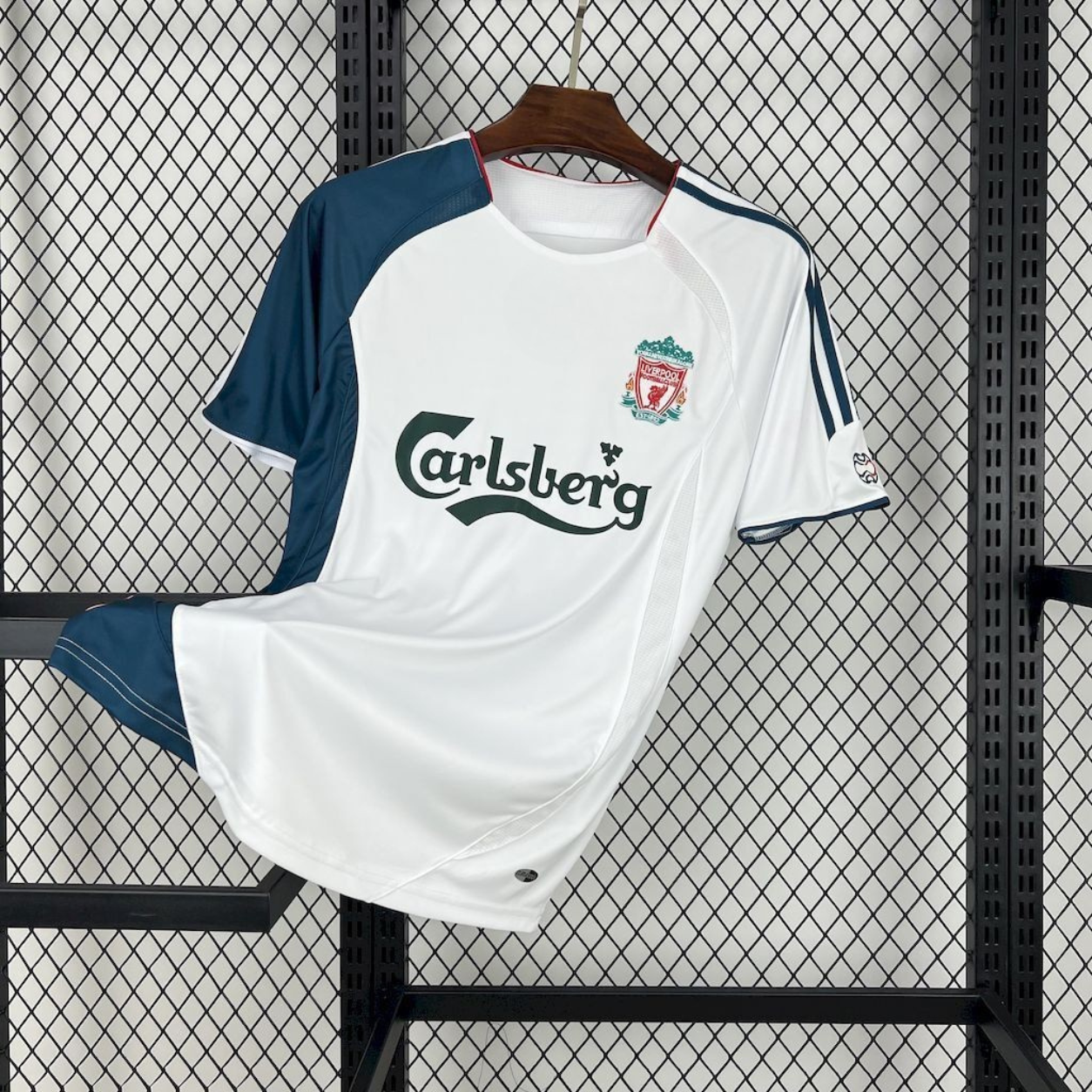 Liverpool 06/07 Away kit